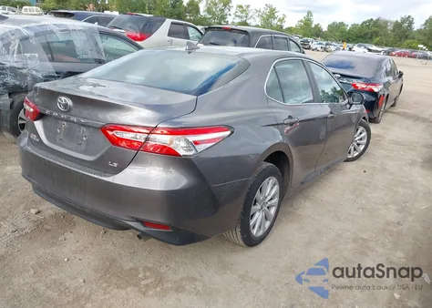 2019 Toyota Camry Le z USA, uszkodzony, nr VIN 4T1B11HK0KU754606